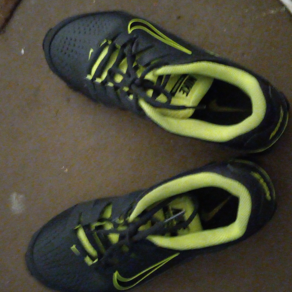 Shoes - Picture 4 of 4